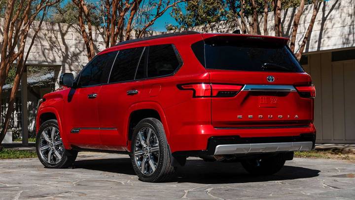 سکویا ۲۰۲۳ - نمای عقب خودرو